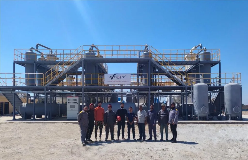 Vacuum distillation equipment for a used oil re-refining line