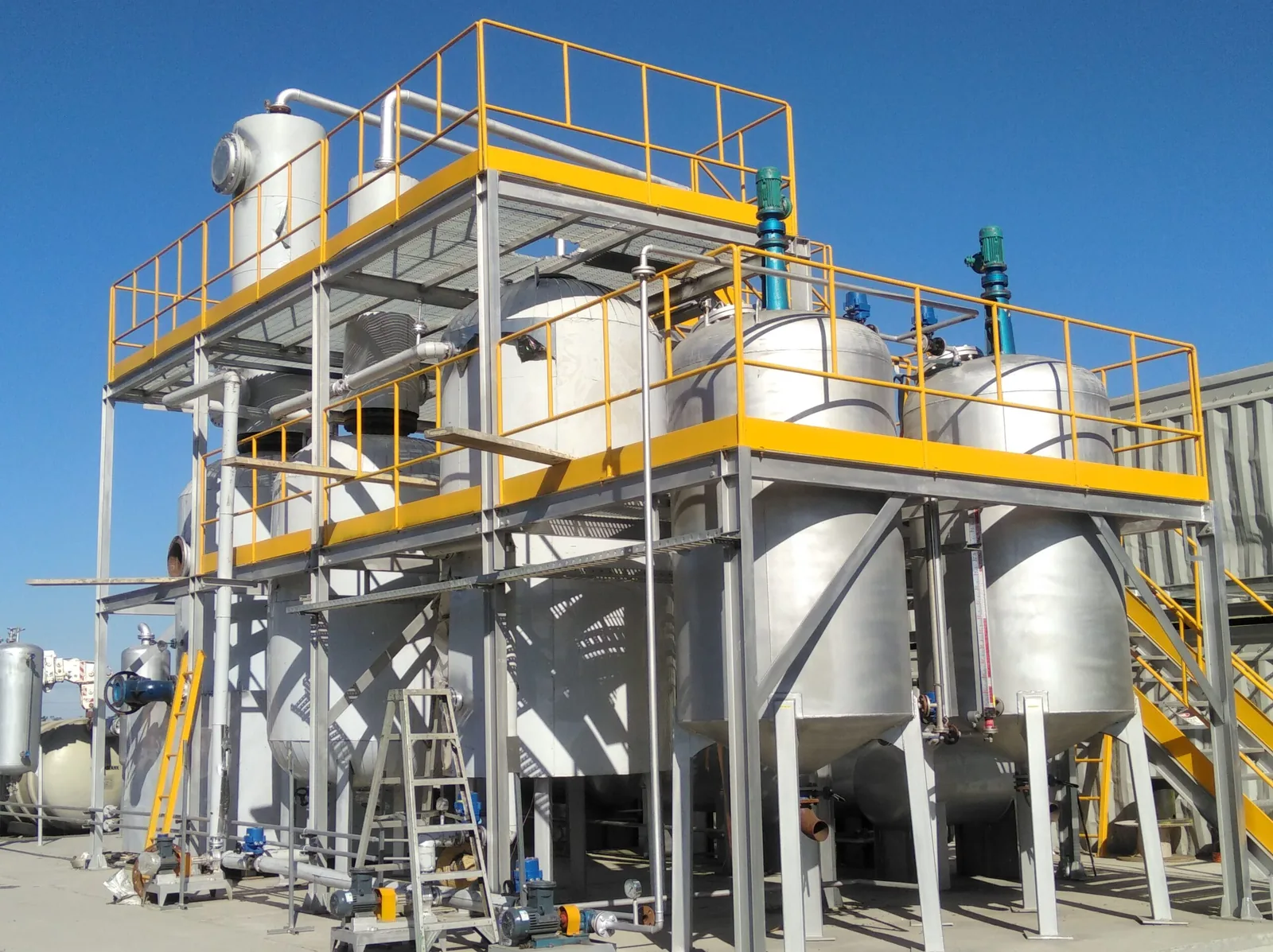 Waste oil distillation plant installed outdoors