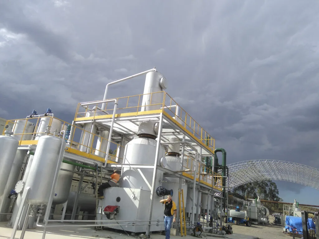 Modular waste oil processing equipment and storage tanks